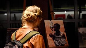 Aukcja charytatywna "Uchwycić dobro" - Dolnośląskie Centrum Filmowe we Wrocławiu | Fundacja AKRA