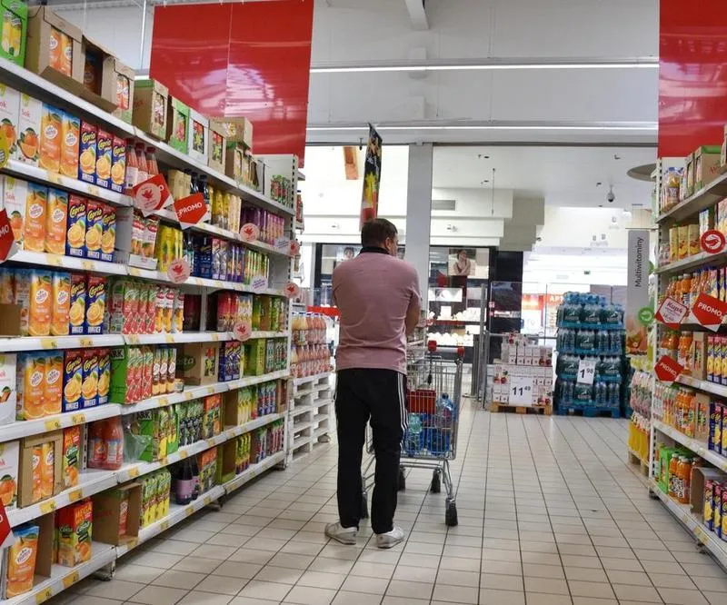 Kiedy i jak pracują sklepy 11 listopada? Przewodnik po zakupach w Święto Niepodległości